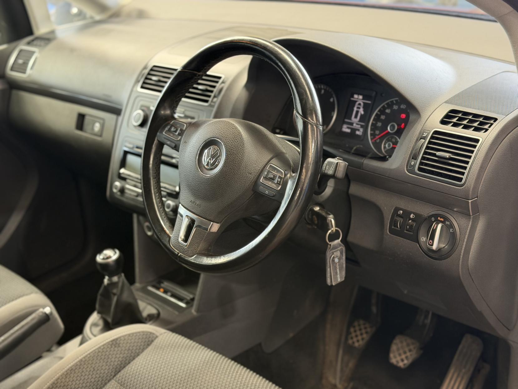 Volkswagen Touran - Image 19