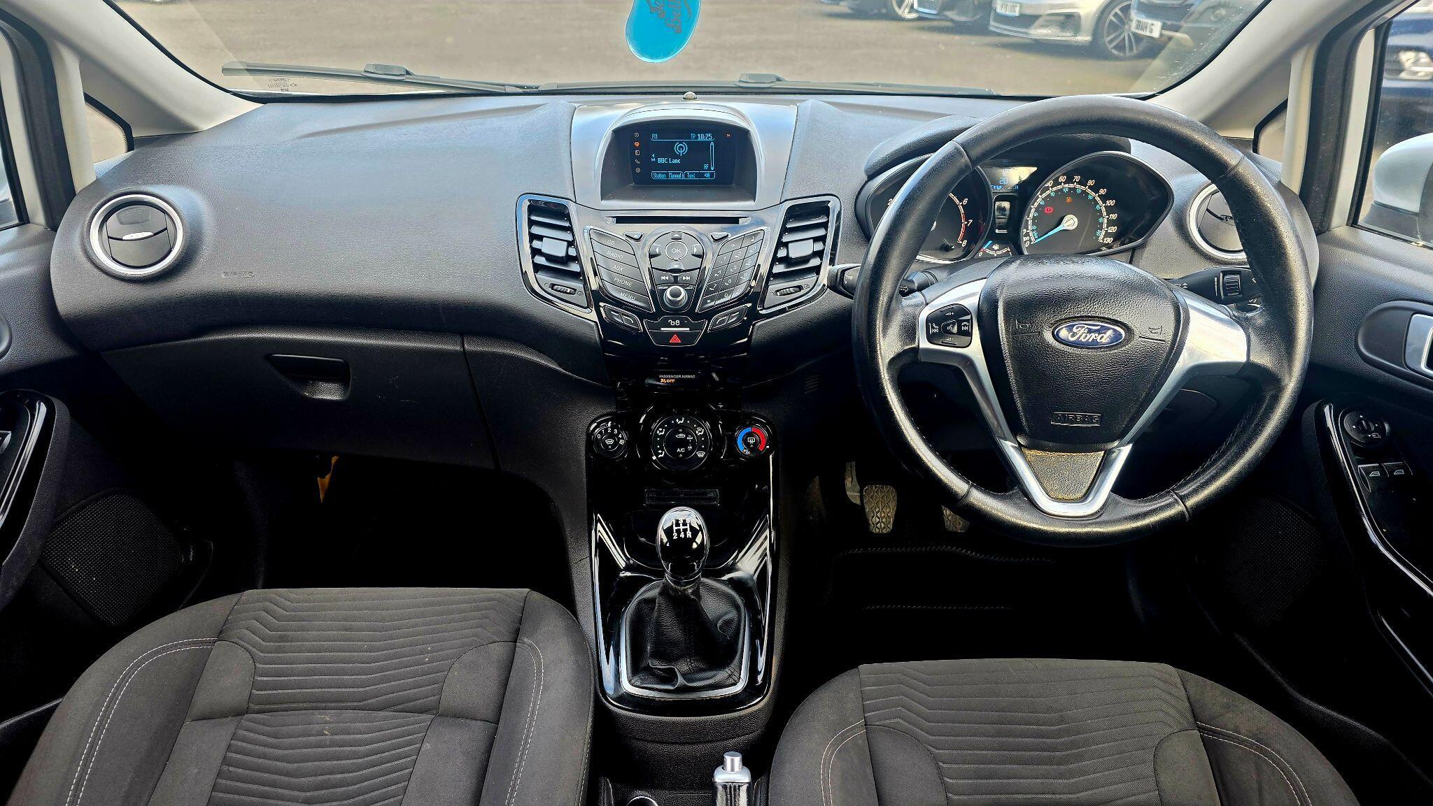 Ford Fiesta - Image 19