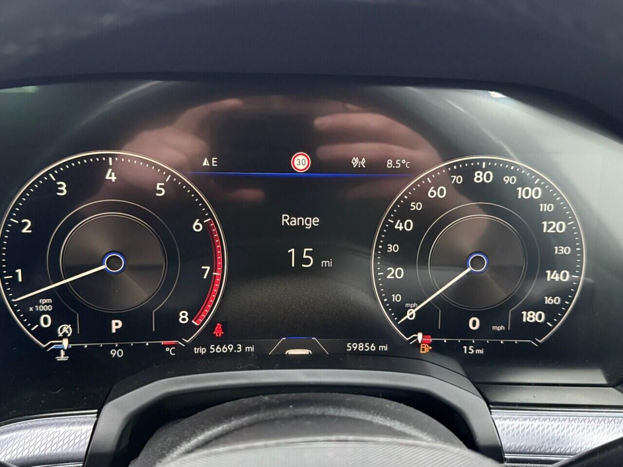 Volkswagen Touareg - Image 20