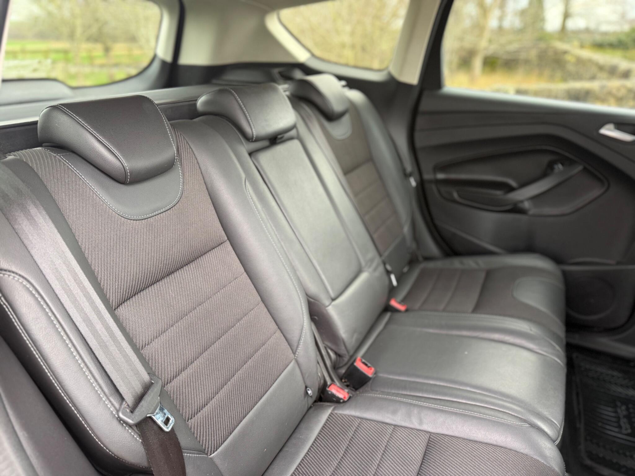 Ford Kuga - Image 37
