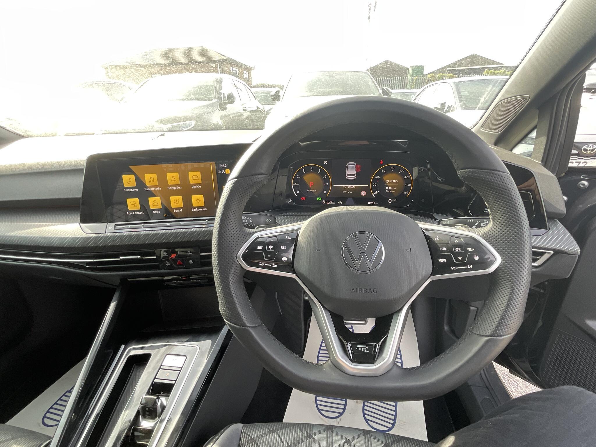 Volkswagen Golf - Image 8