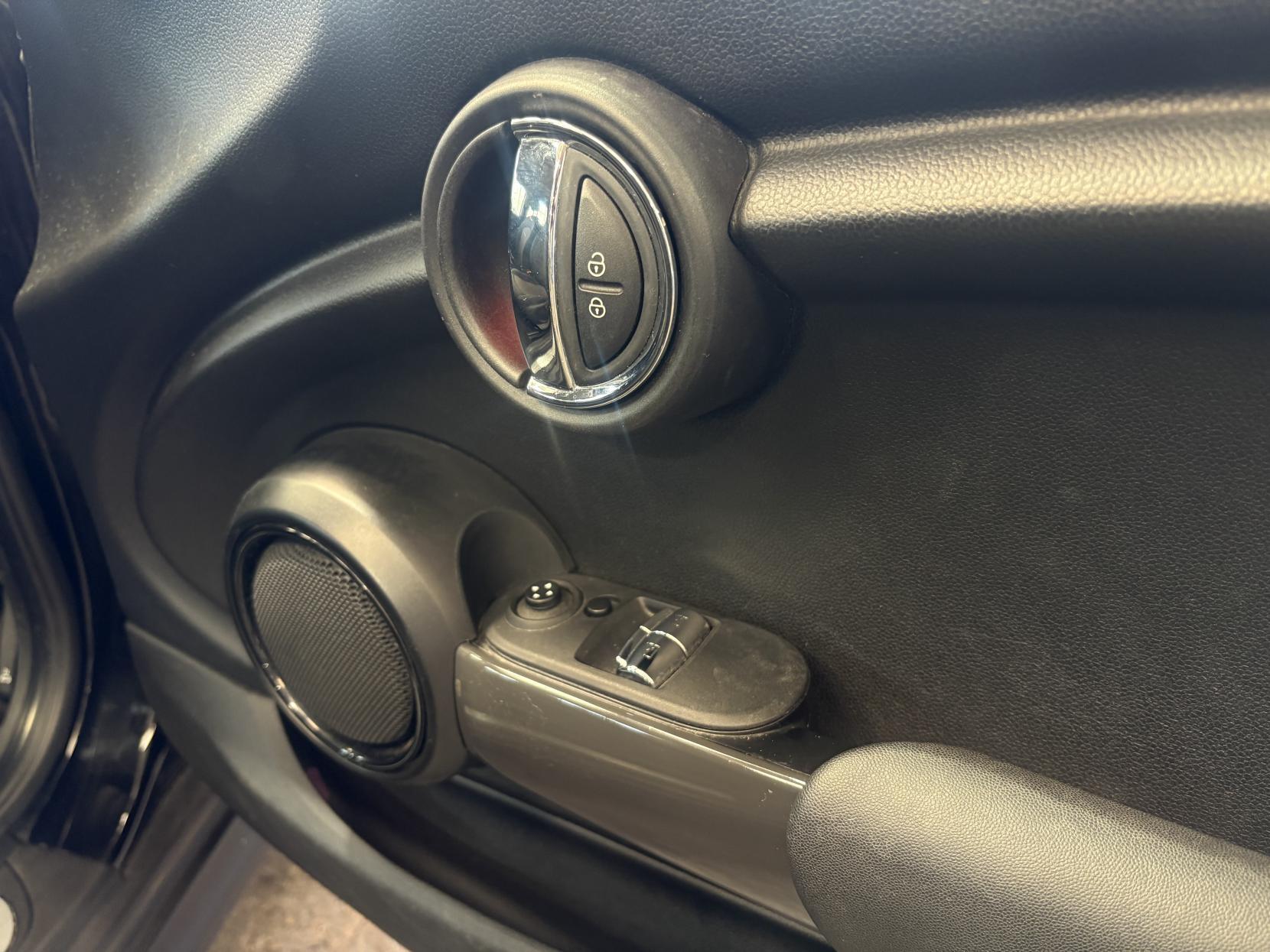 MINI Hatch - Image 13