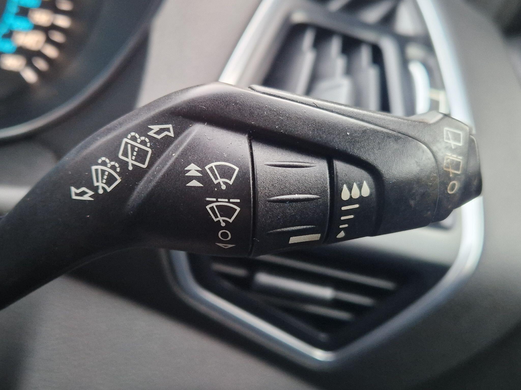 Ford Kuga - Image 41