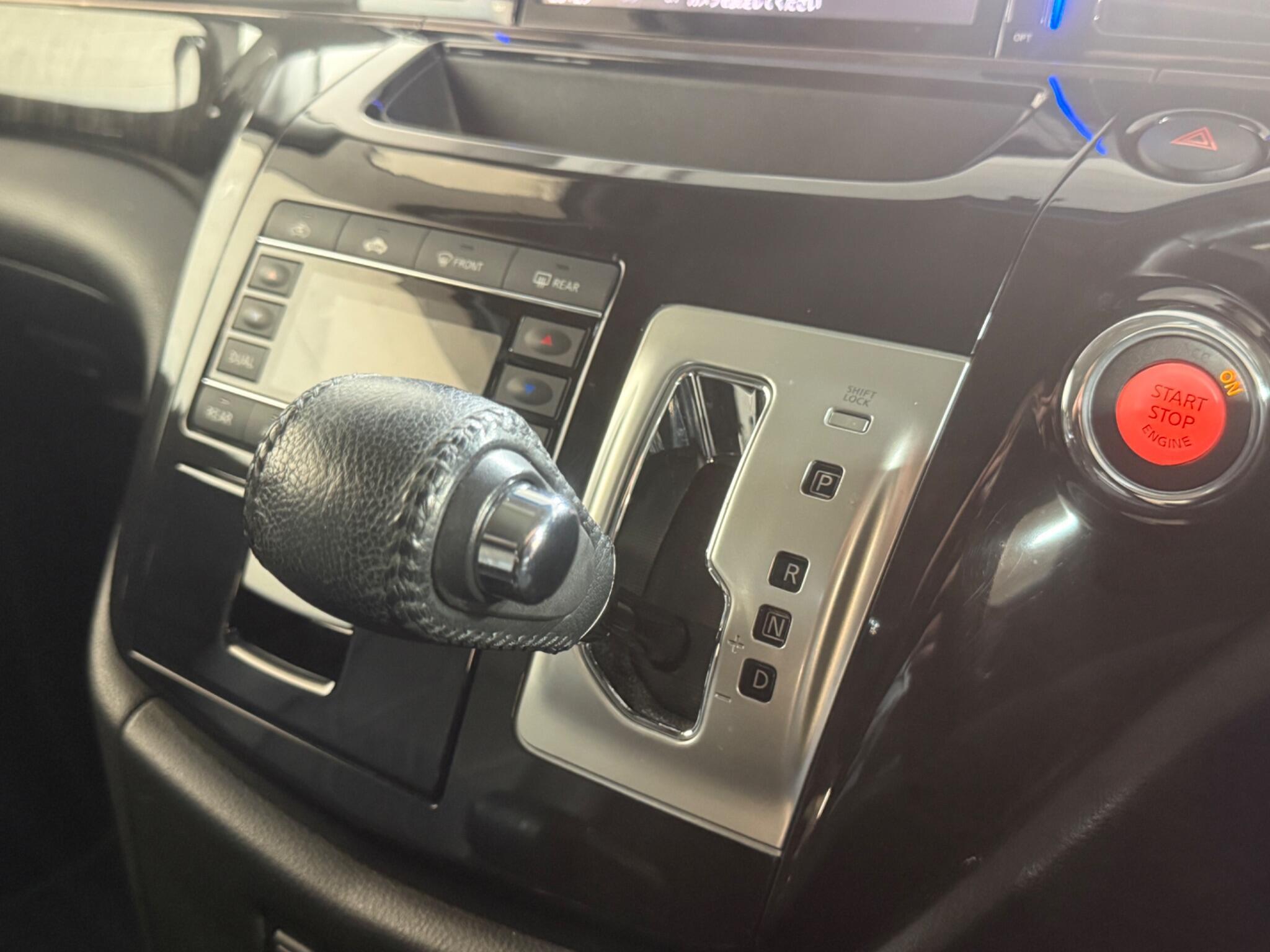 Nissan Elgrand - Image 16