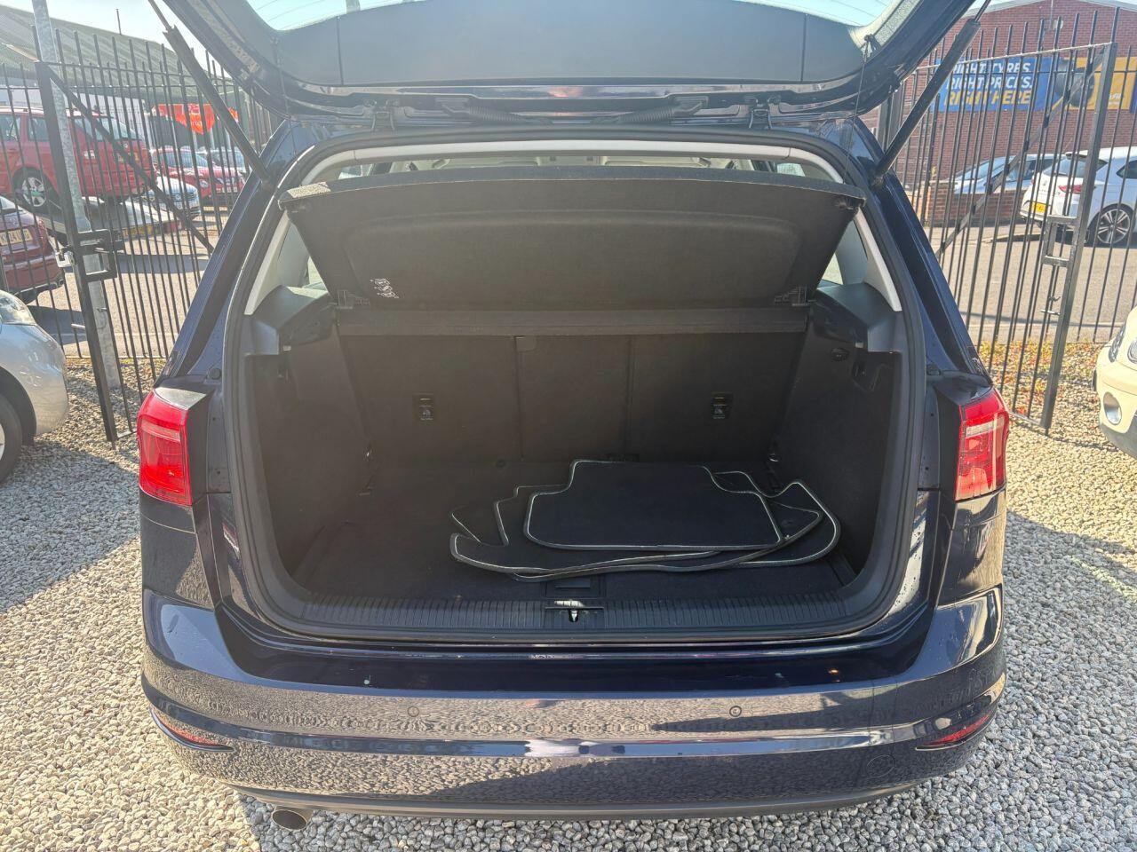 Volkswagen GOLF SV - Image 9