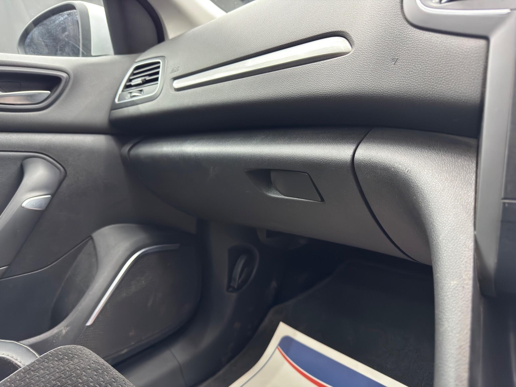 Renault Megane - Image 38