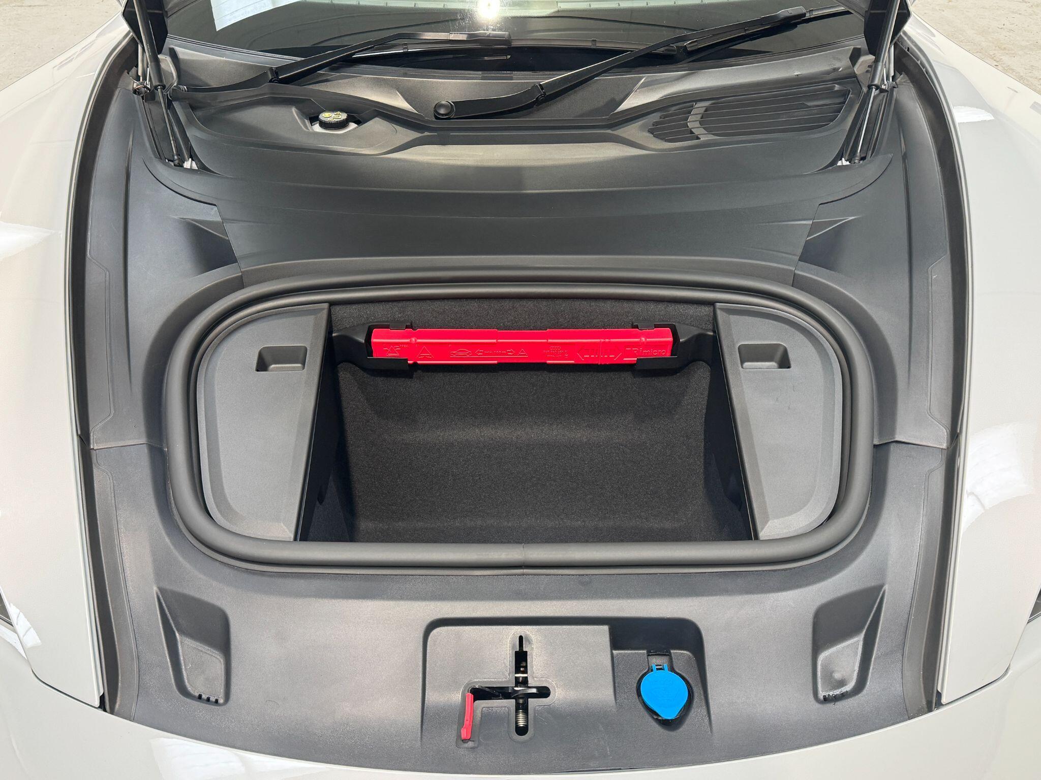 Porsche Taycan - Image 37