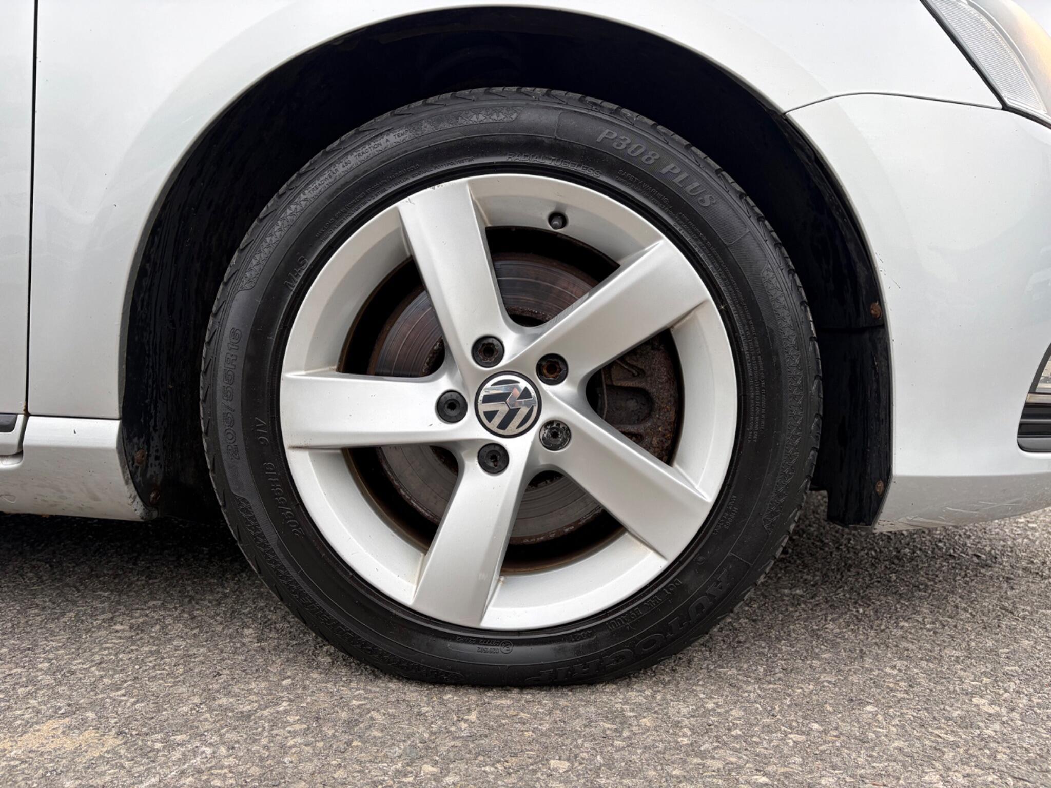 Volkswagen Passat - Image 35