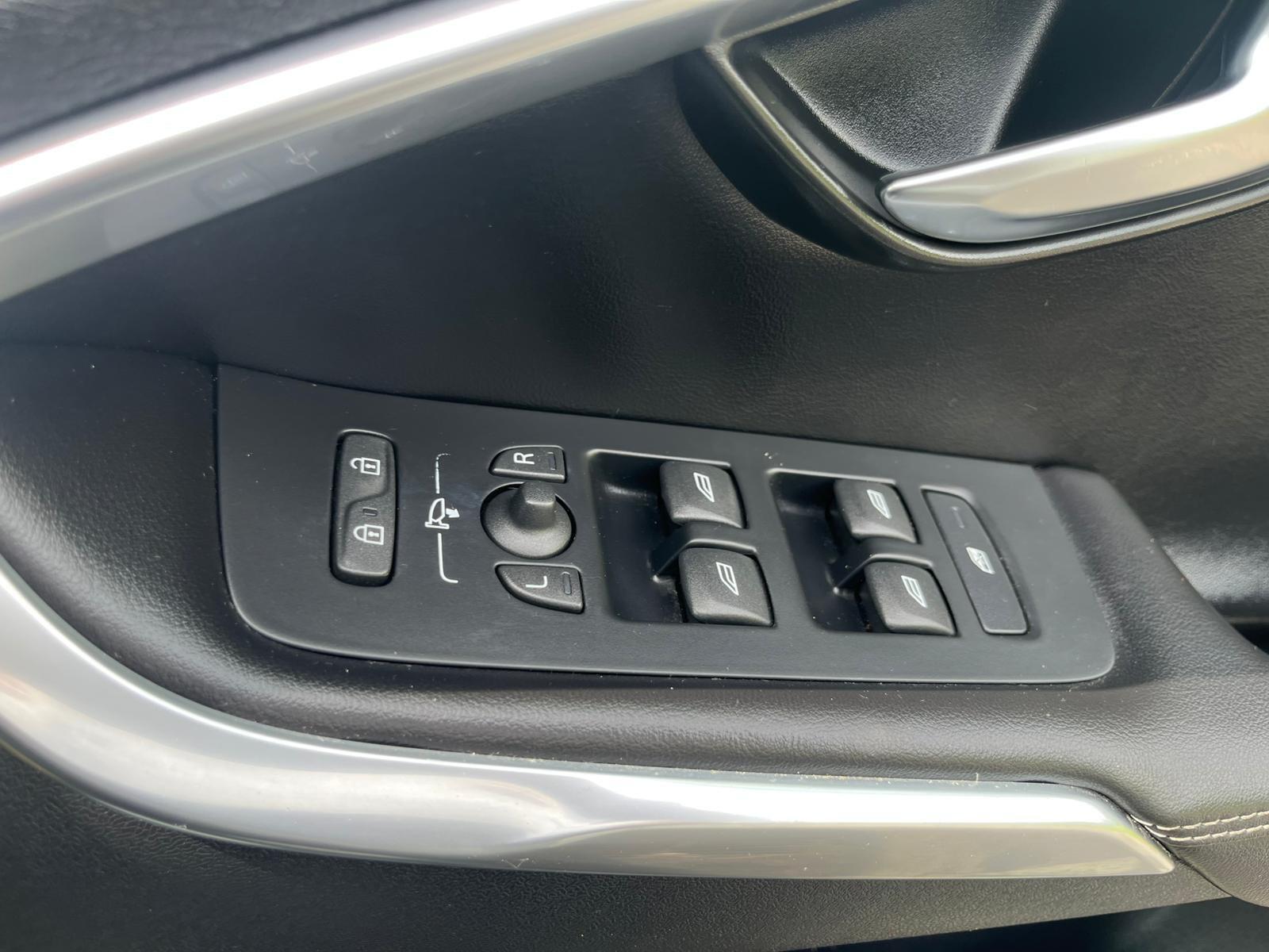 Volvo V40 - Image 13
