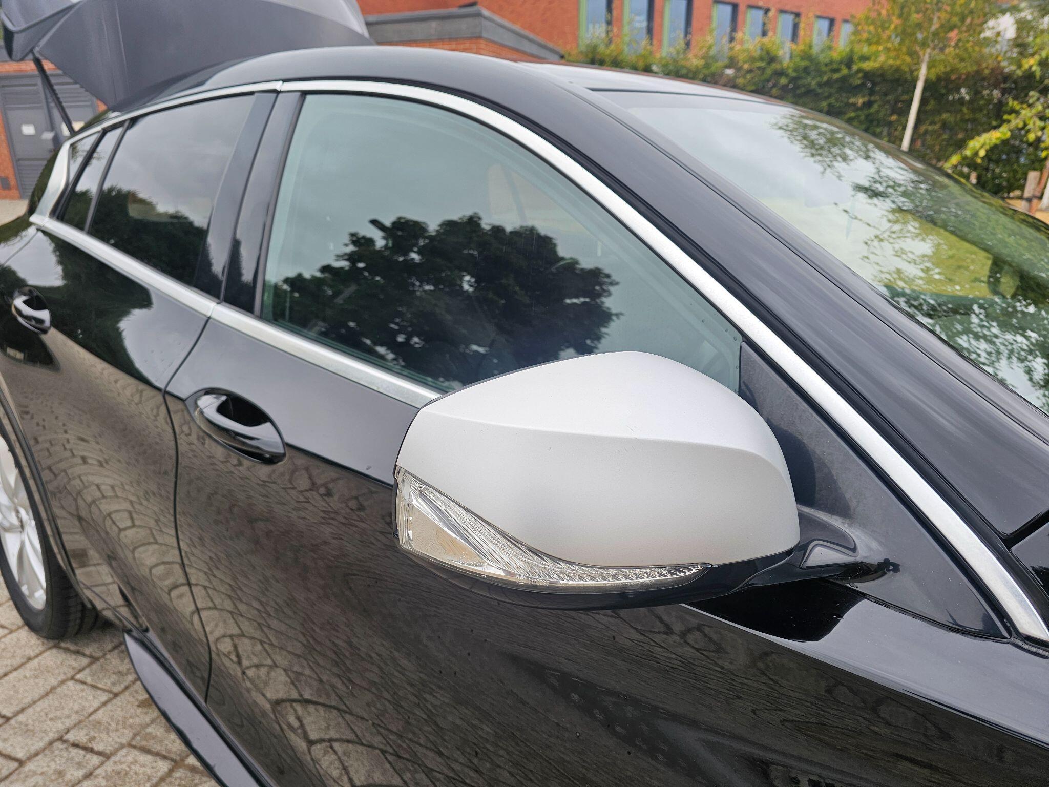 Infiniti Q30 - Image 14