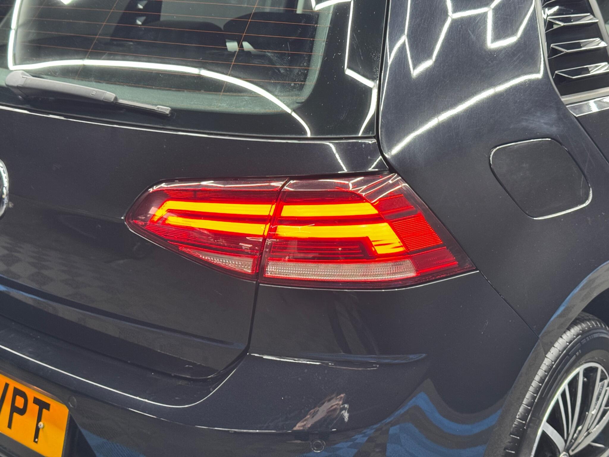 Volkswagen Golf - Image 41