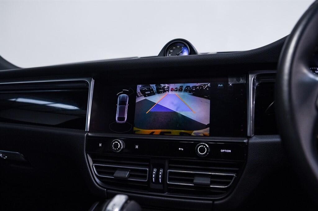 Porsche Macan - Image 25