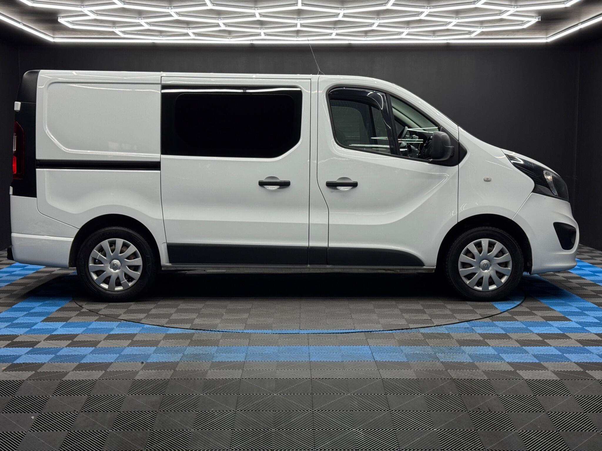 Vauxhall Vivaro - Image 4