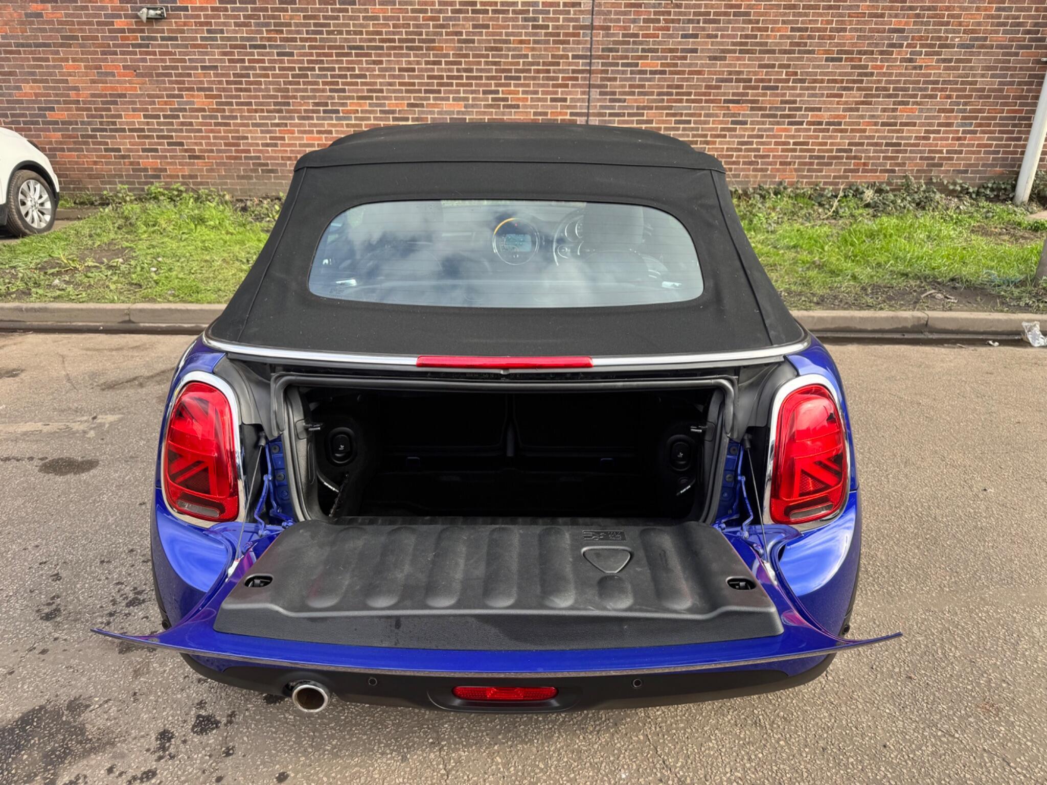 MINI Convertible - Image 21