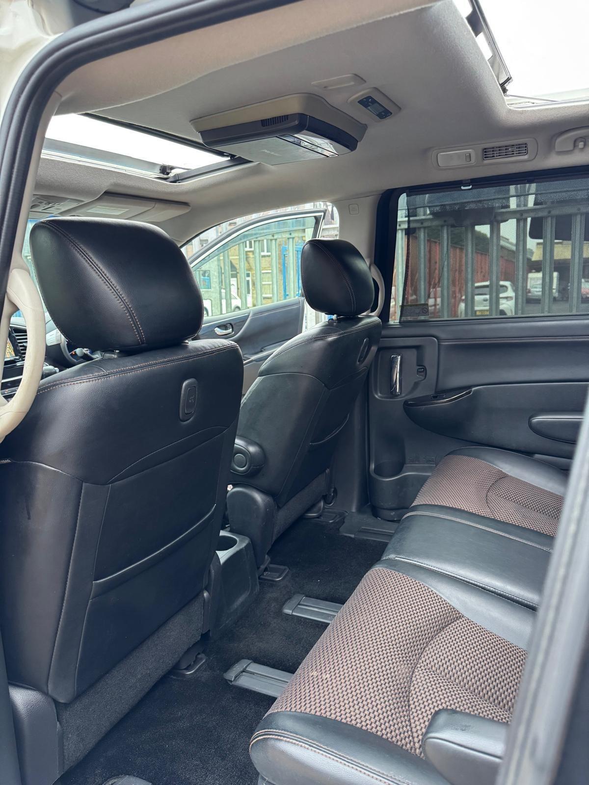 Nissan Elgrand - Image 45