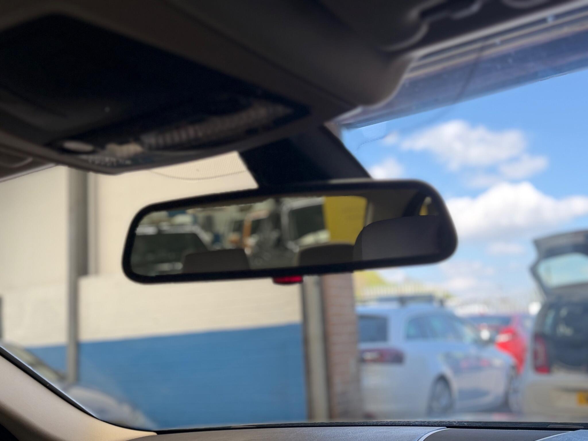 BMW 5 Series - Image 27