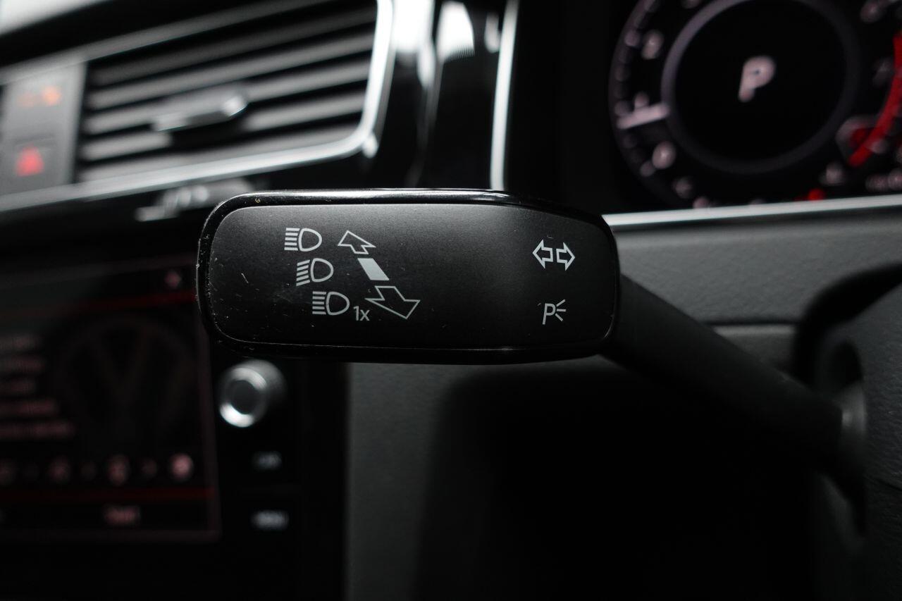 Volkswagen Golf - Image 41