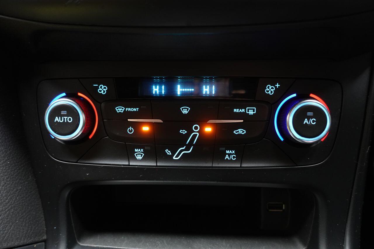 Ford Focus - Image 42