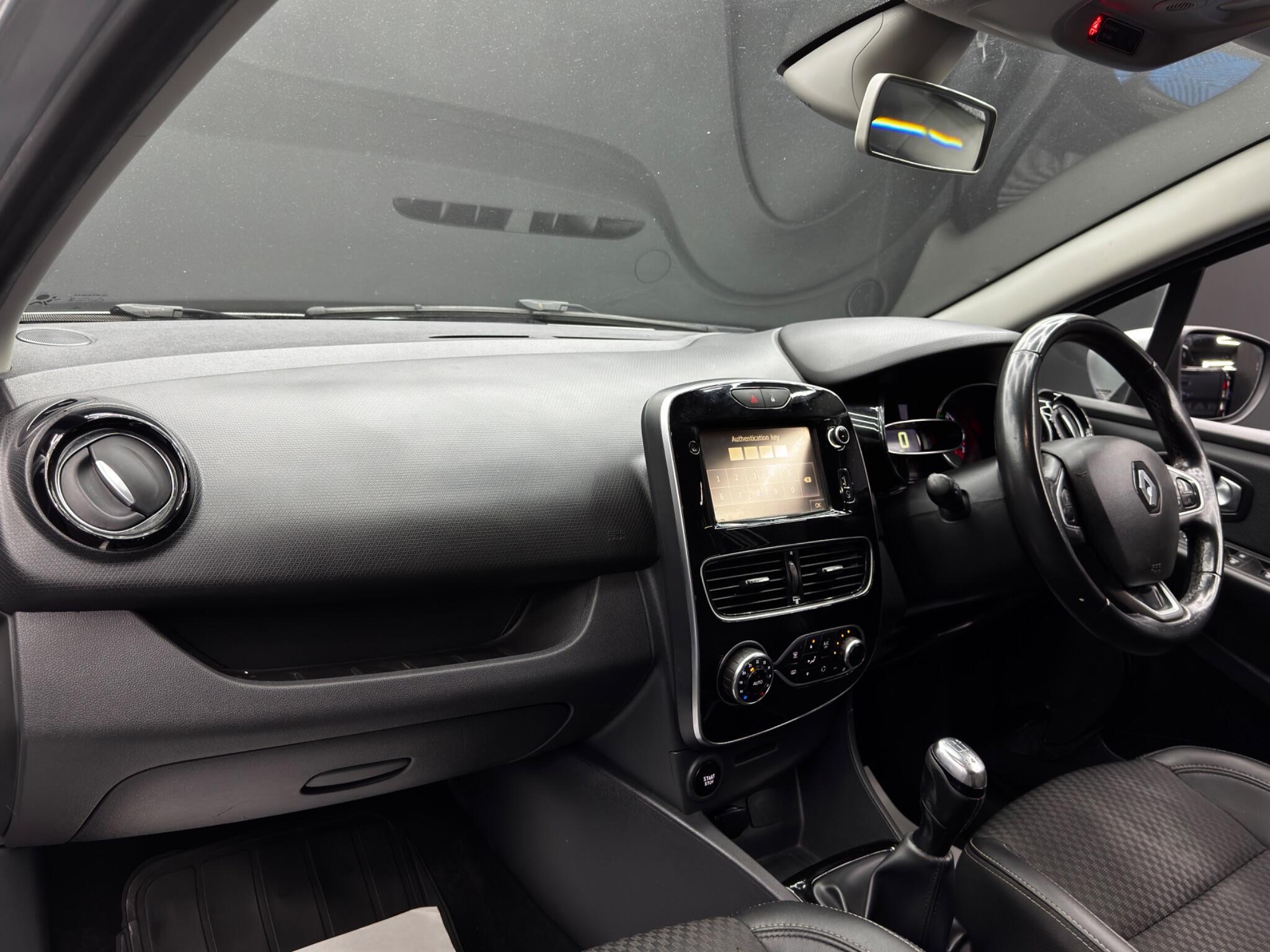 Renault Clio - Image 11