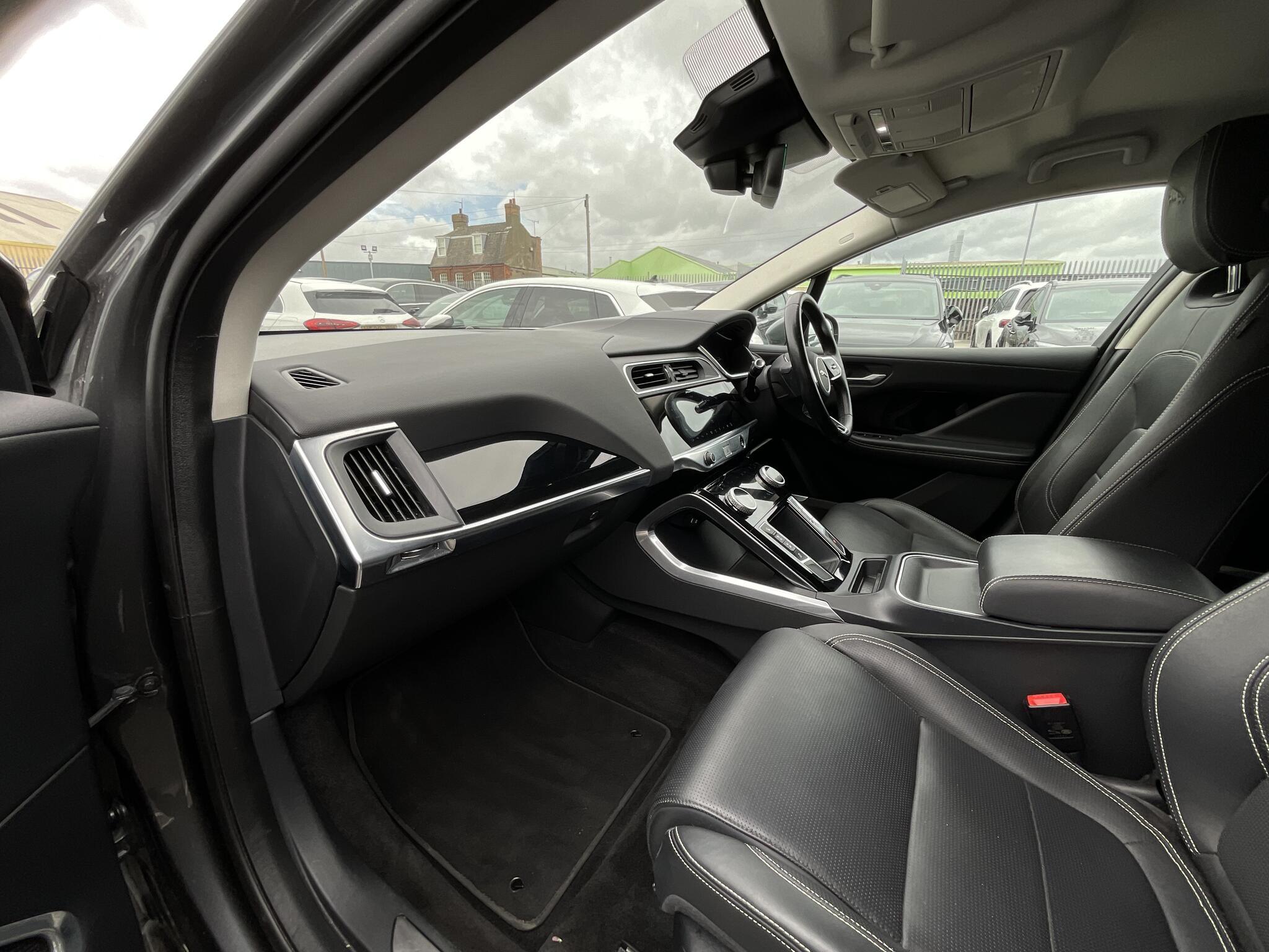 Jaguar I-Pace - Image 16