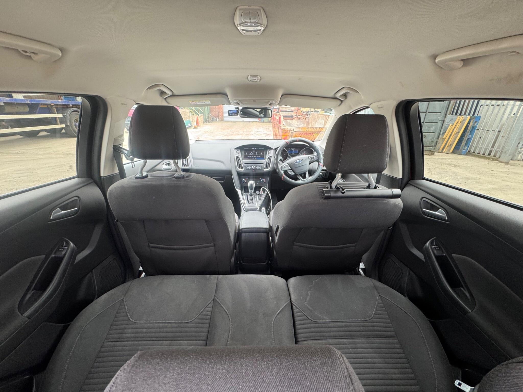 Ford Focus - Image 10