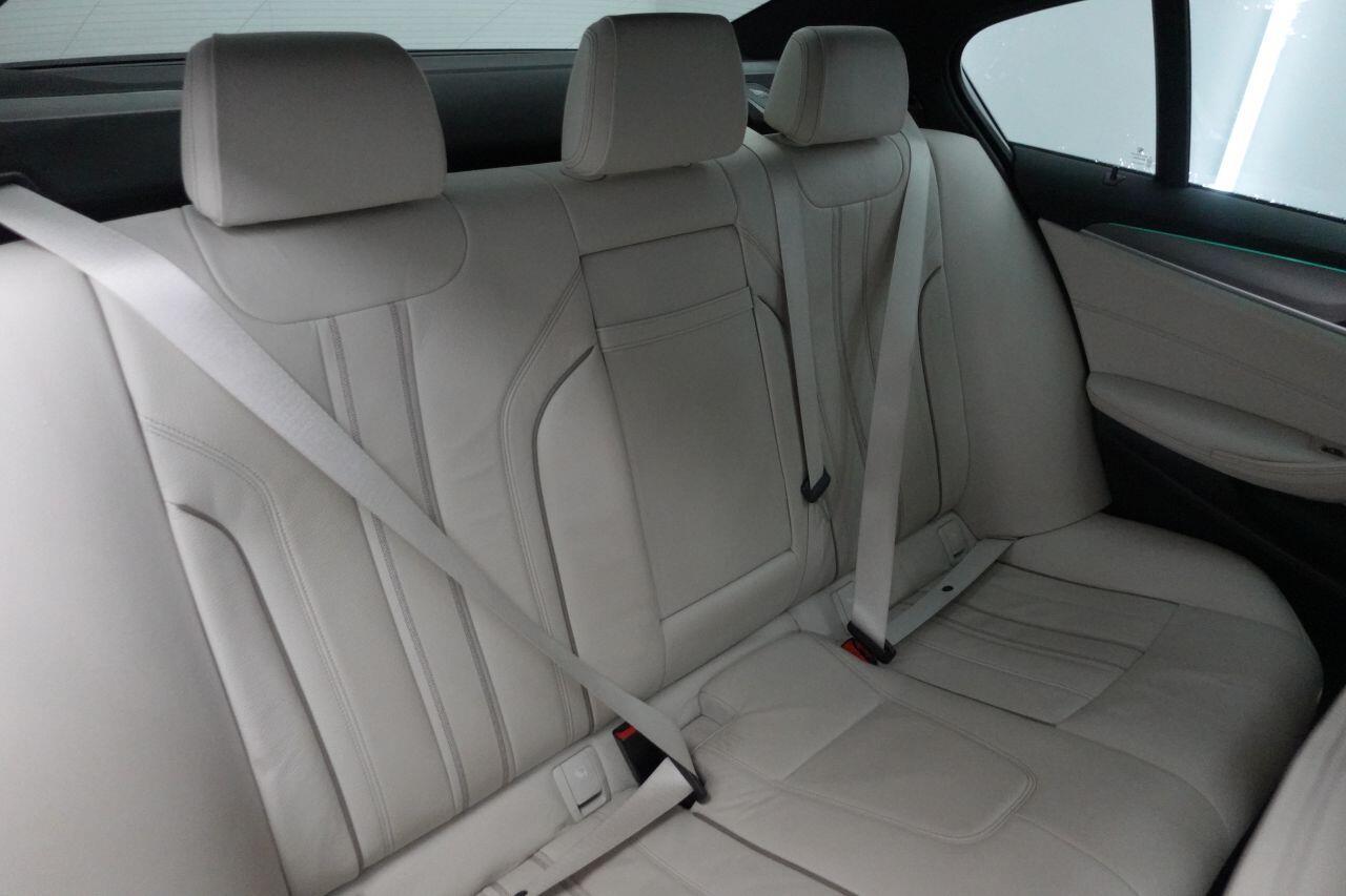 BMW 5 Series - Image 15
