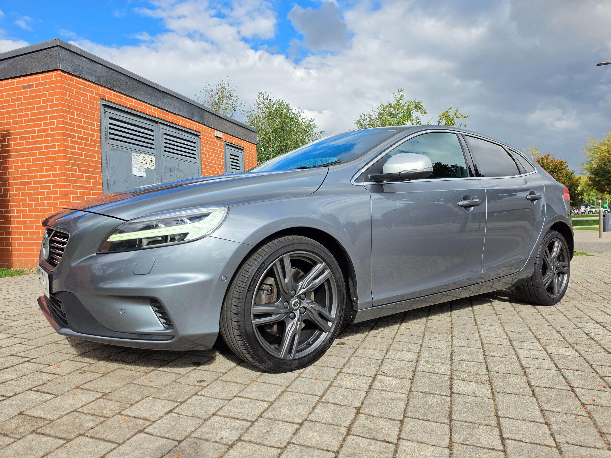Volvo V40 - Image 11