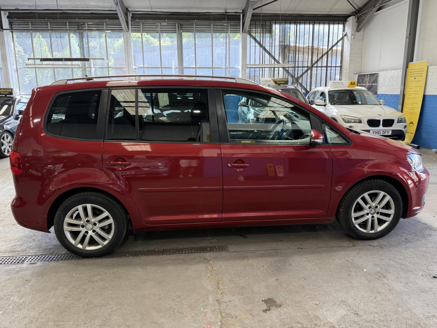 Volkswagen Touran - Image 7