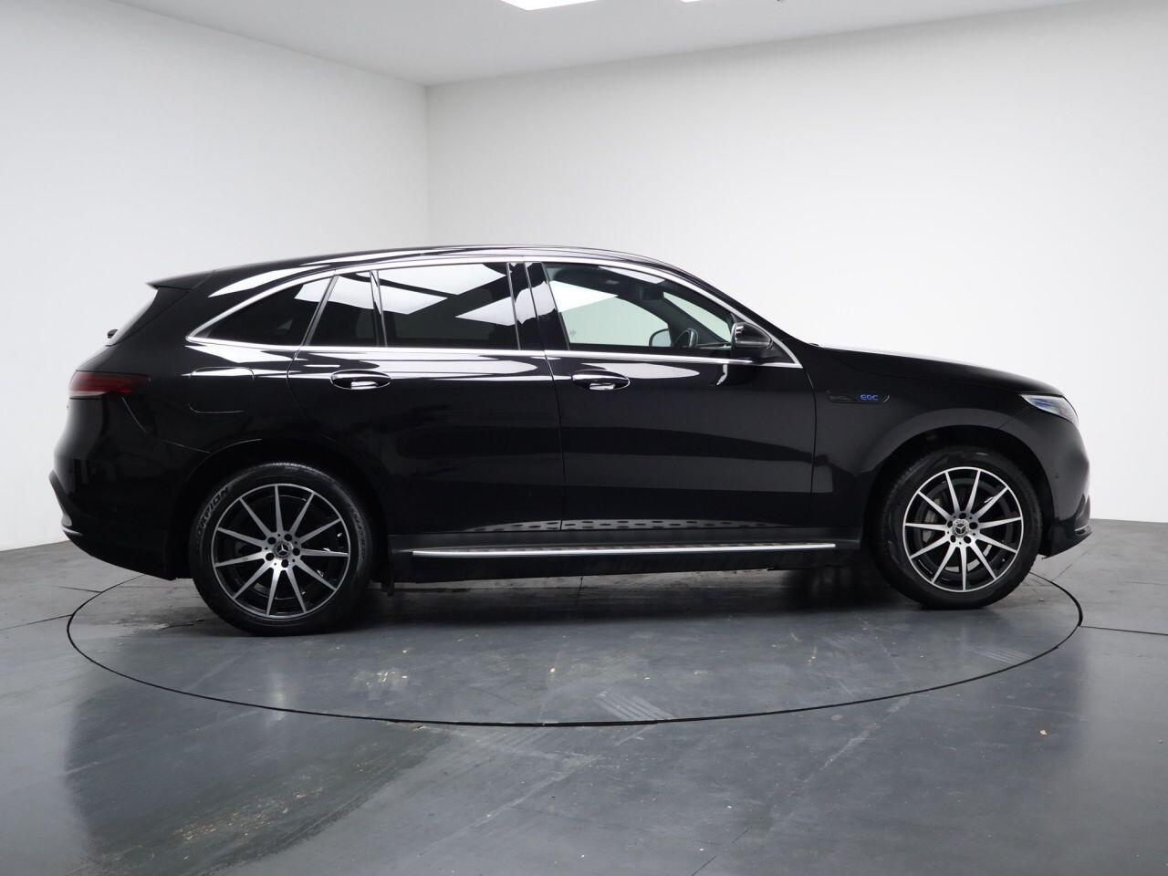 Mercedes Eqc - Image 13