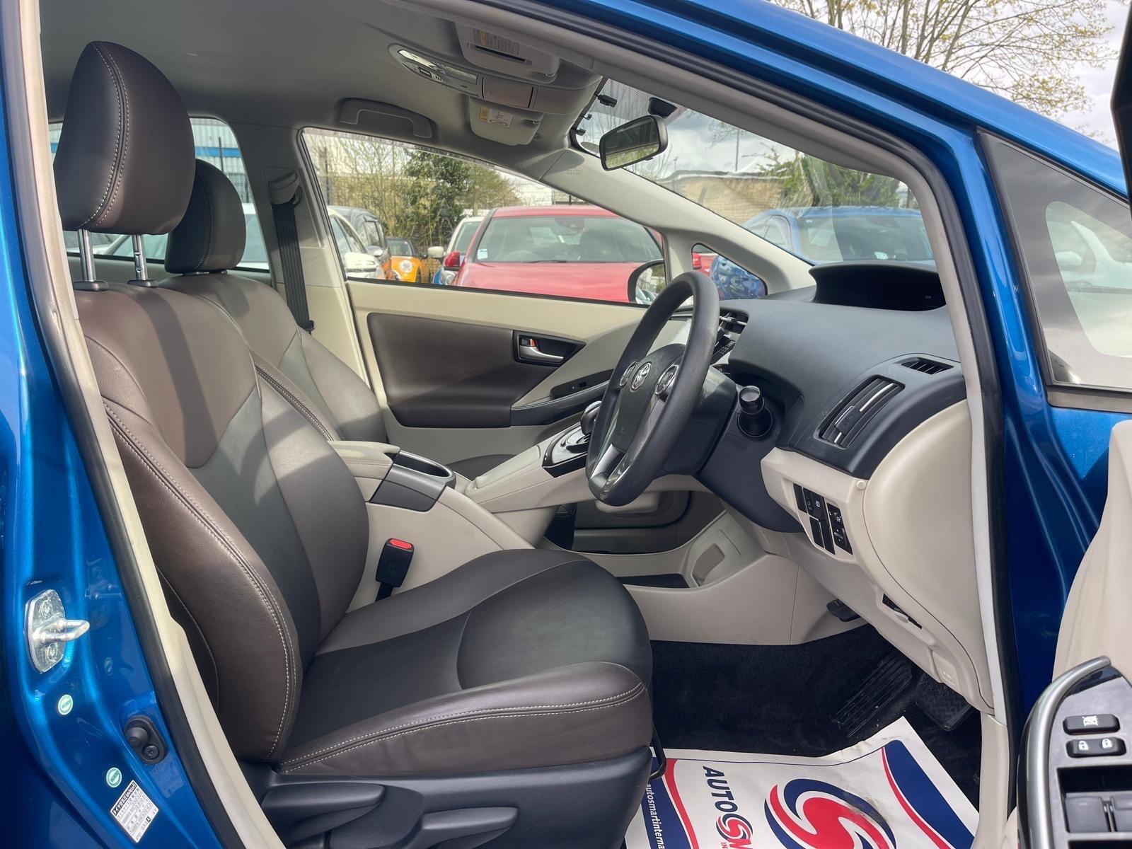 Toyota Prius - Image 25