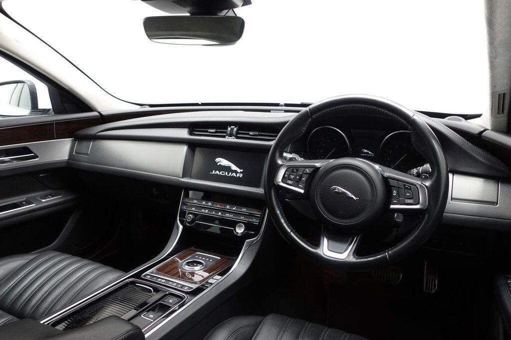 Jaguar XF - Image 15