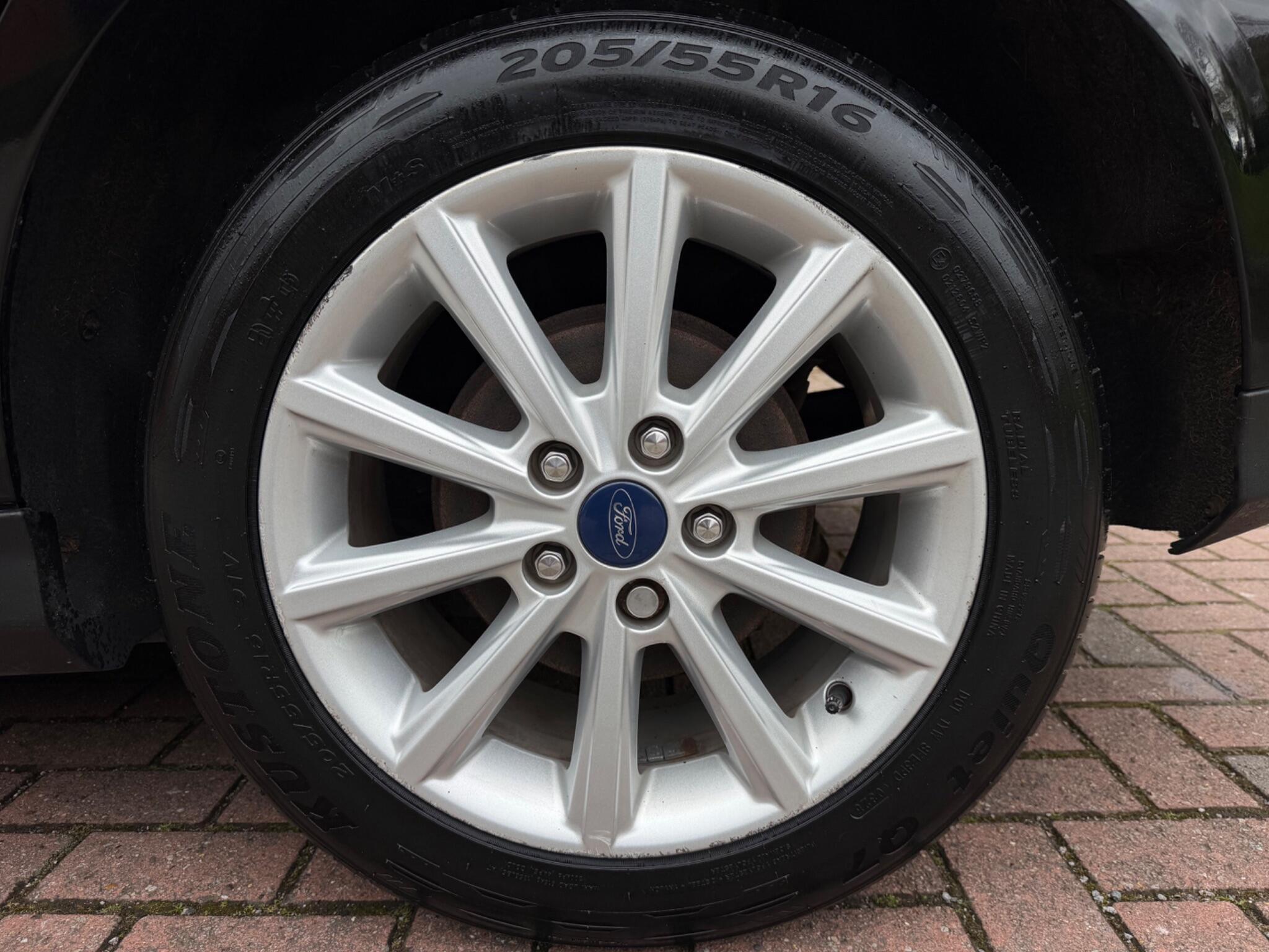 Ford Focus - Image 20