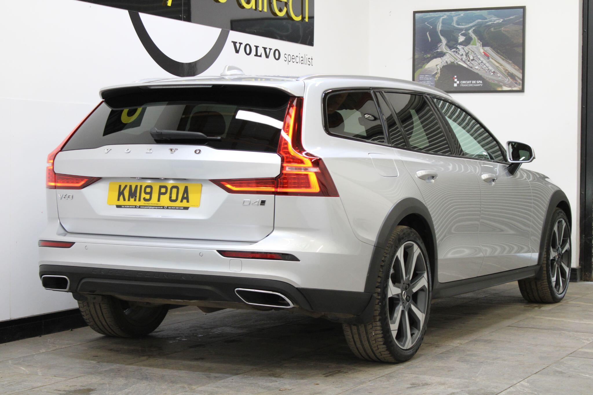 Volvo V60 CROSS COUNTRY - Image 13