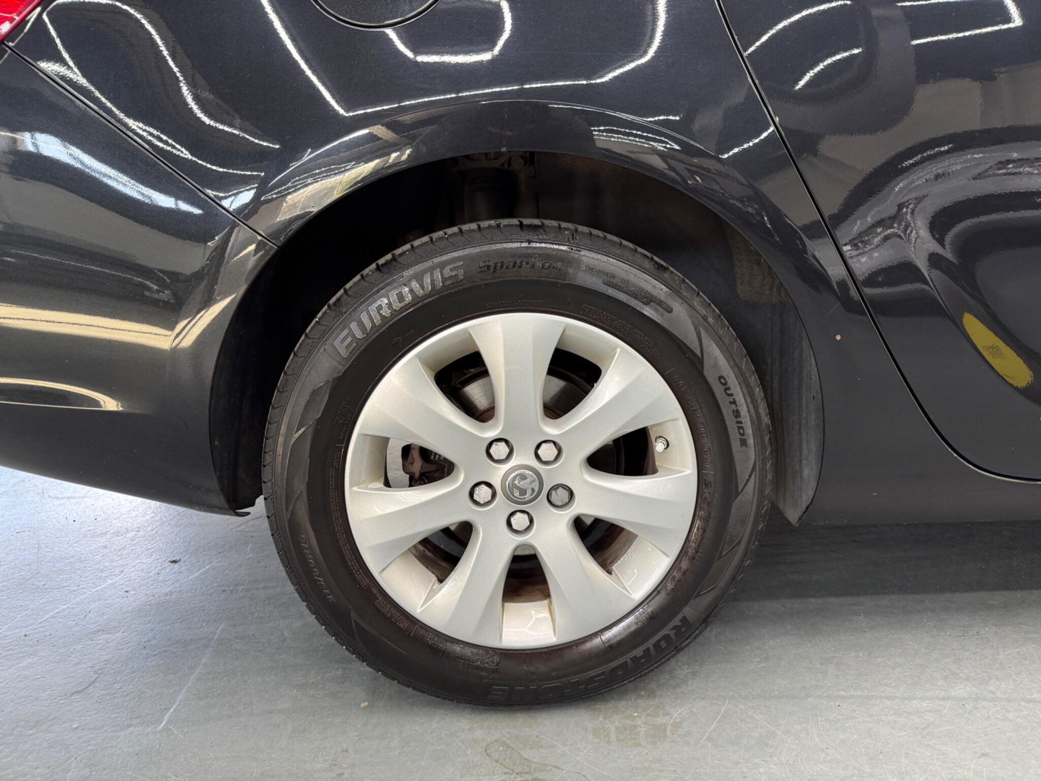 Vauxhall Astra - Image 18