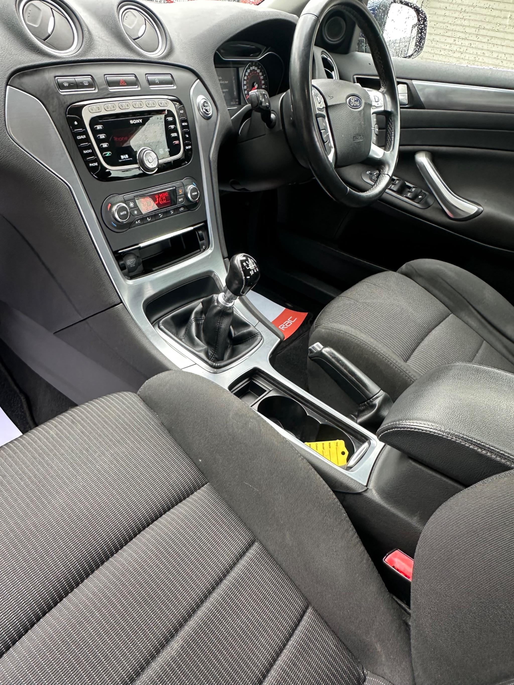 Ford Mondeo - Image 39