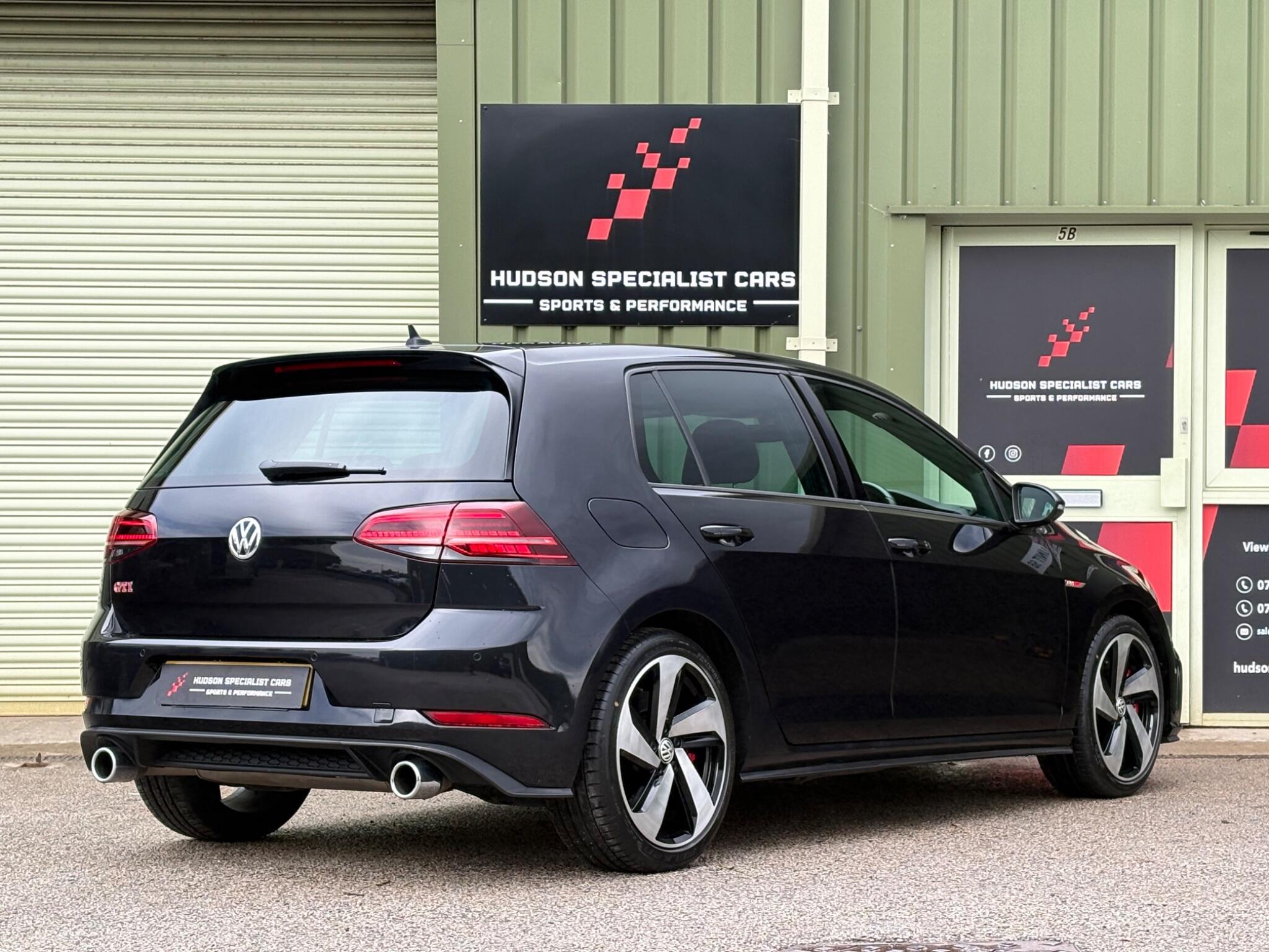 Volkswagen Golf - Image 10