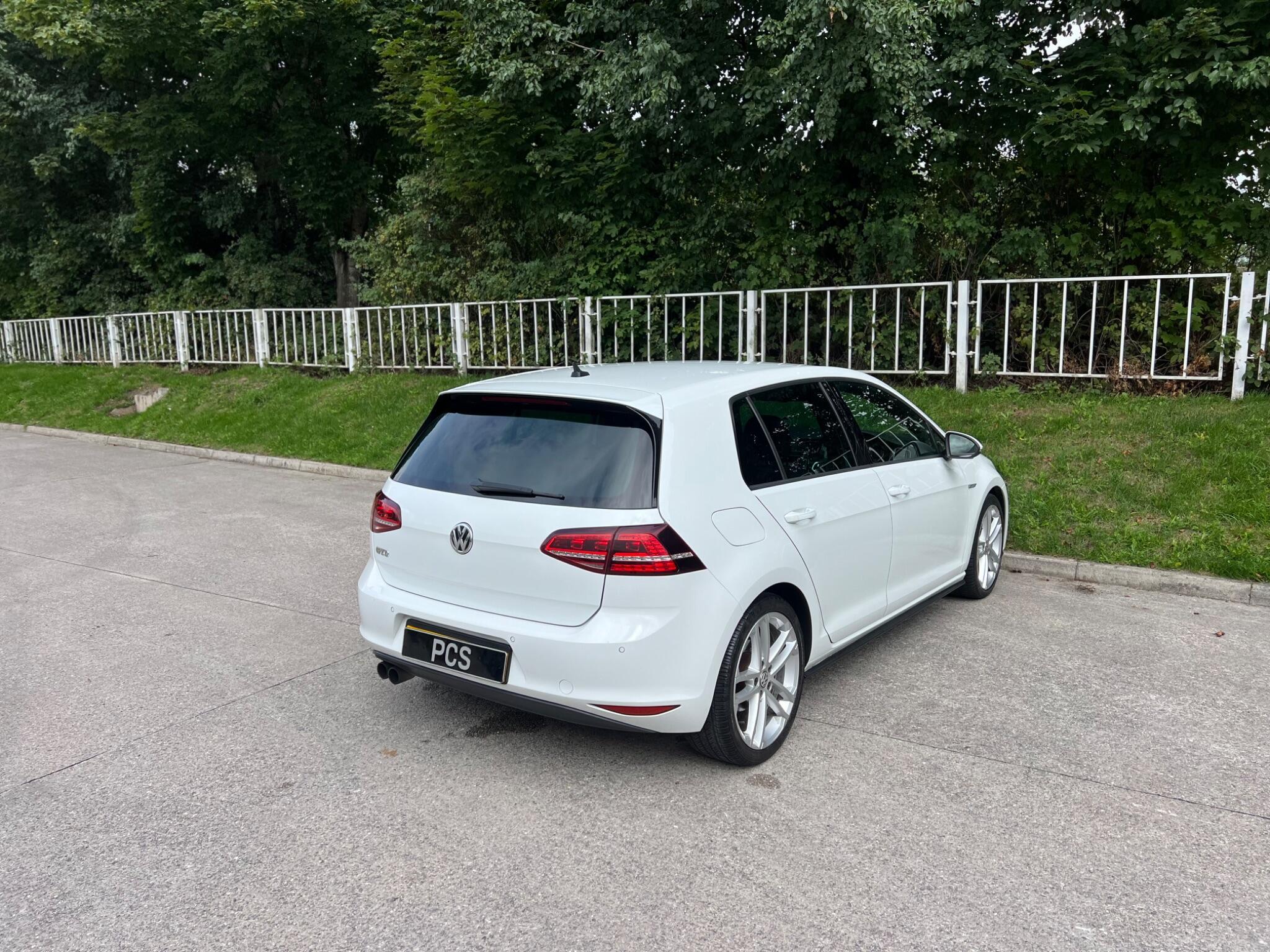 Volkswagen Golf - Image 13