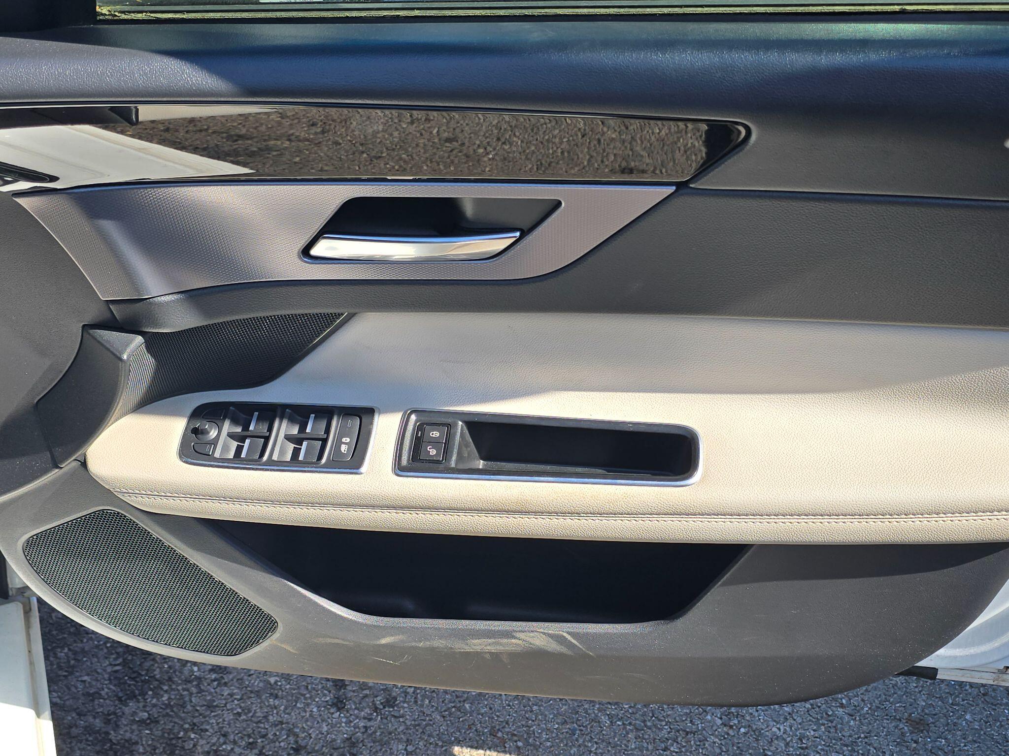 Jaguar XF - Image 30