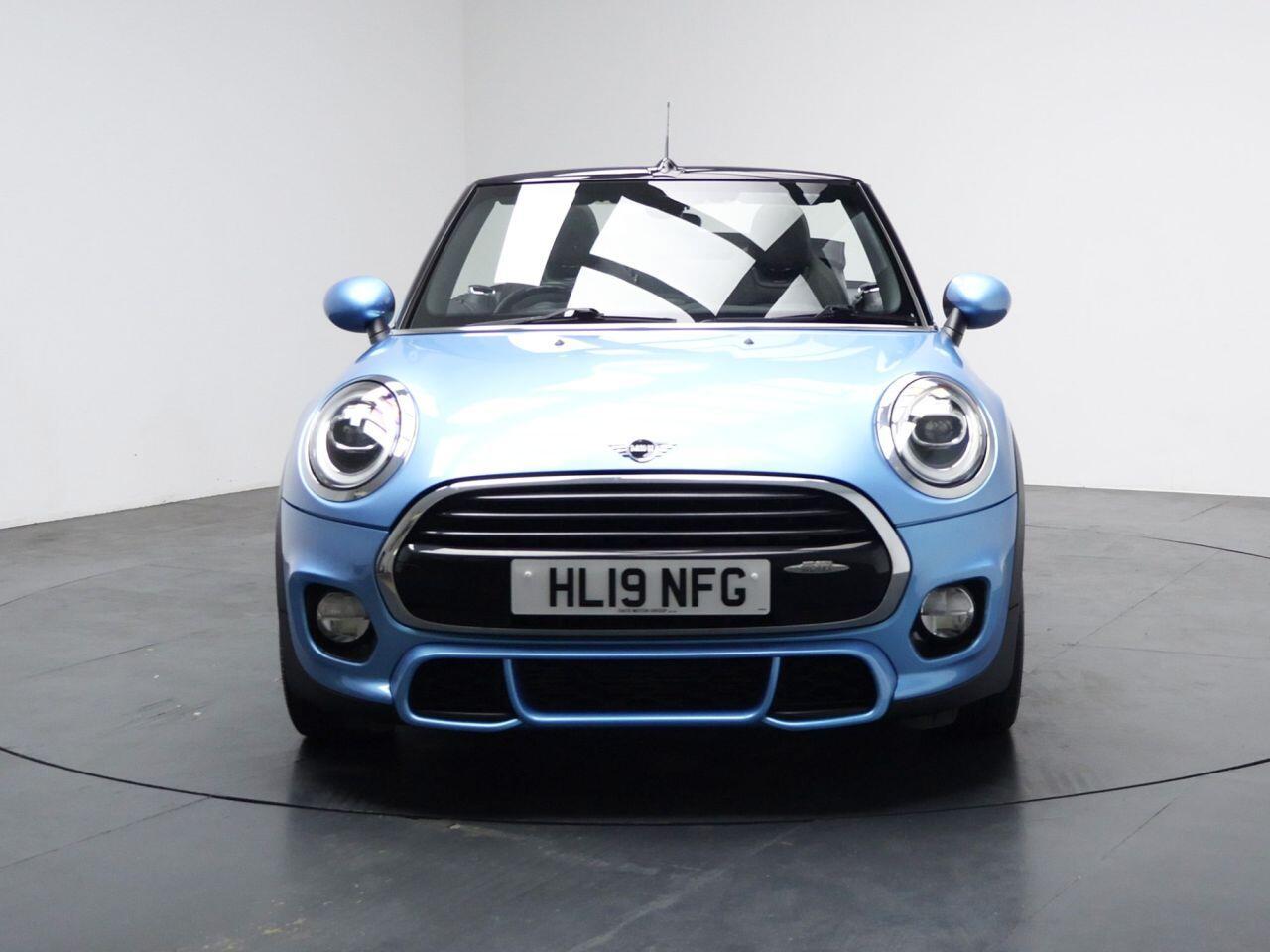 MINI Convertible - Image 2