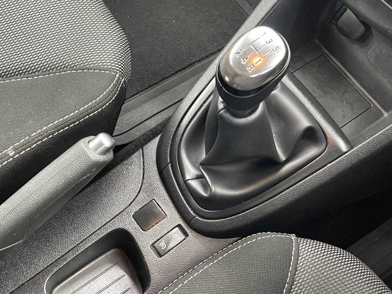 Renault Clio - Image 40