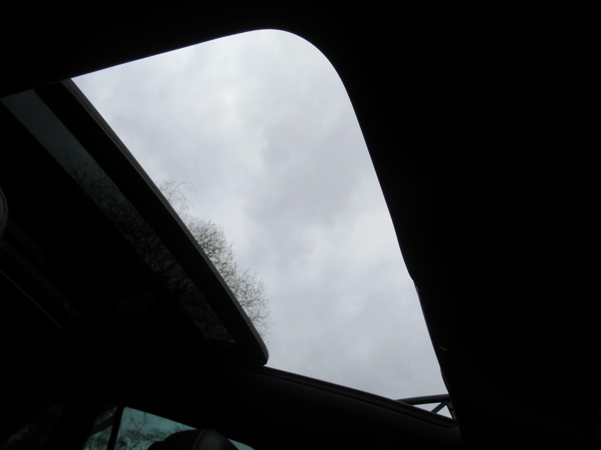 Volkswagen Tiguan - Image 26