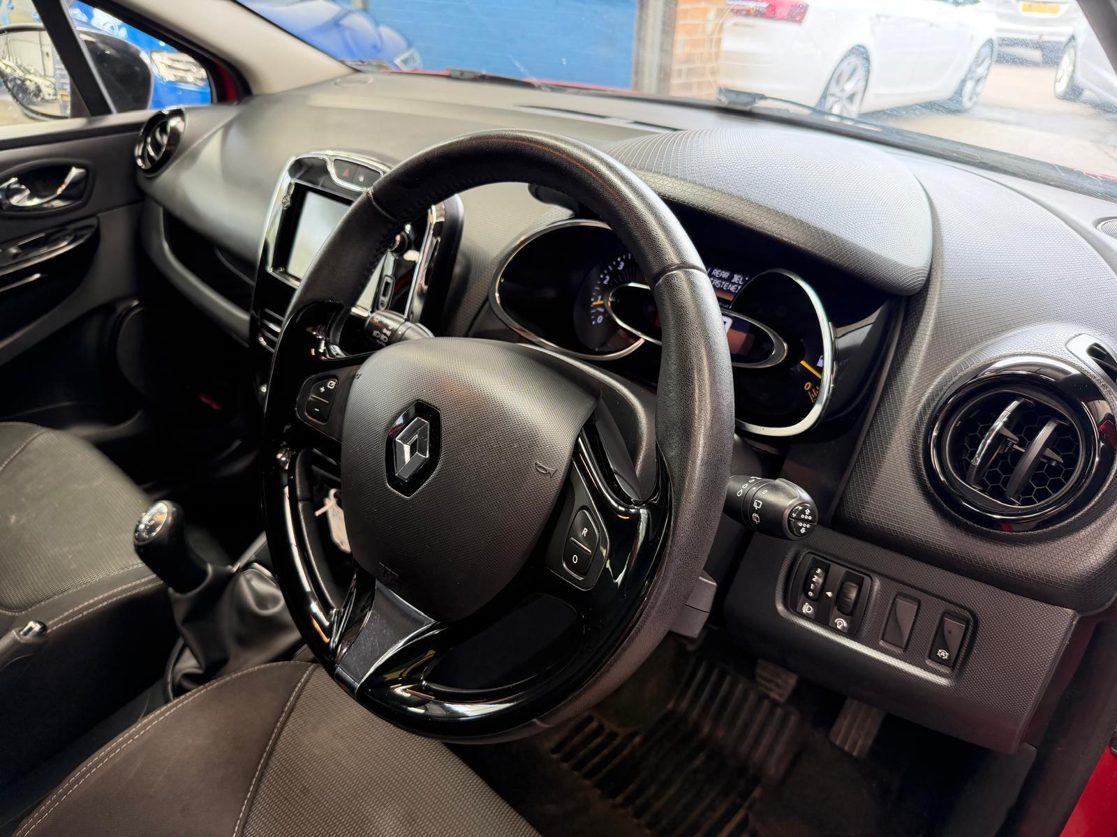 Renault Clio - Image 13