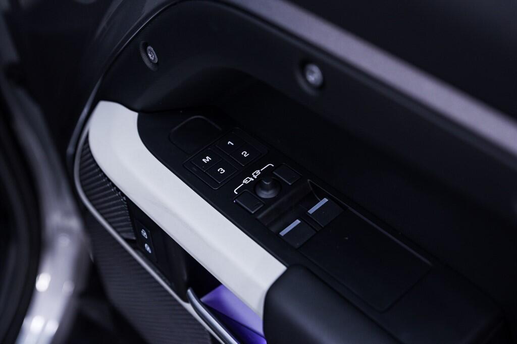 Land Rover Defender 90 - Image 29