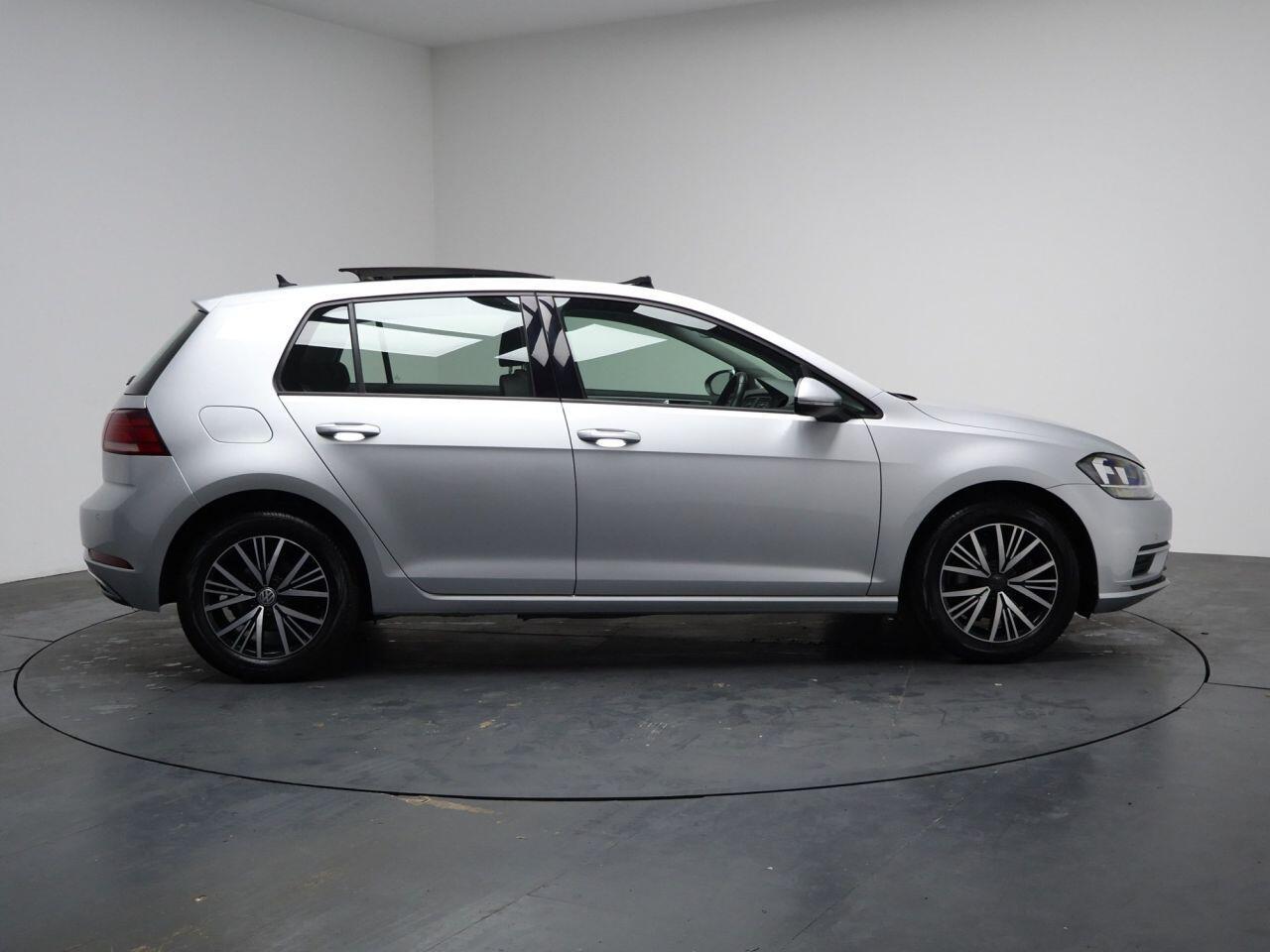 Volkswagen Golf - Image 15