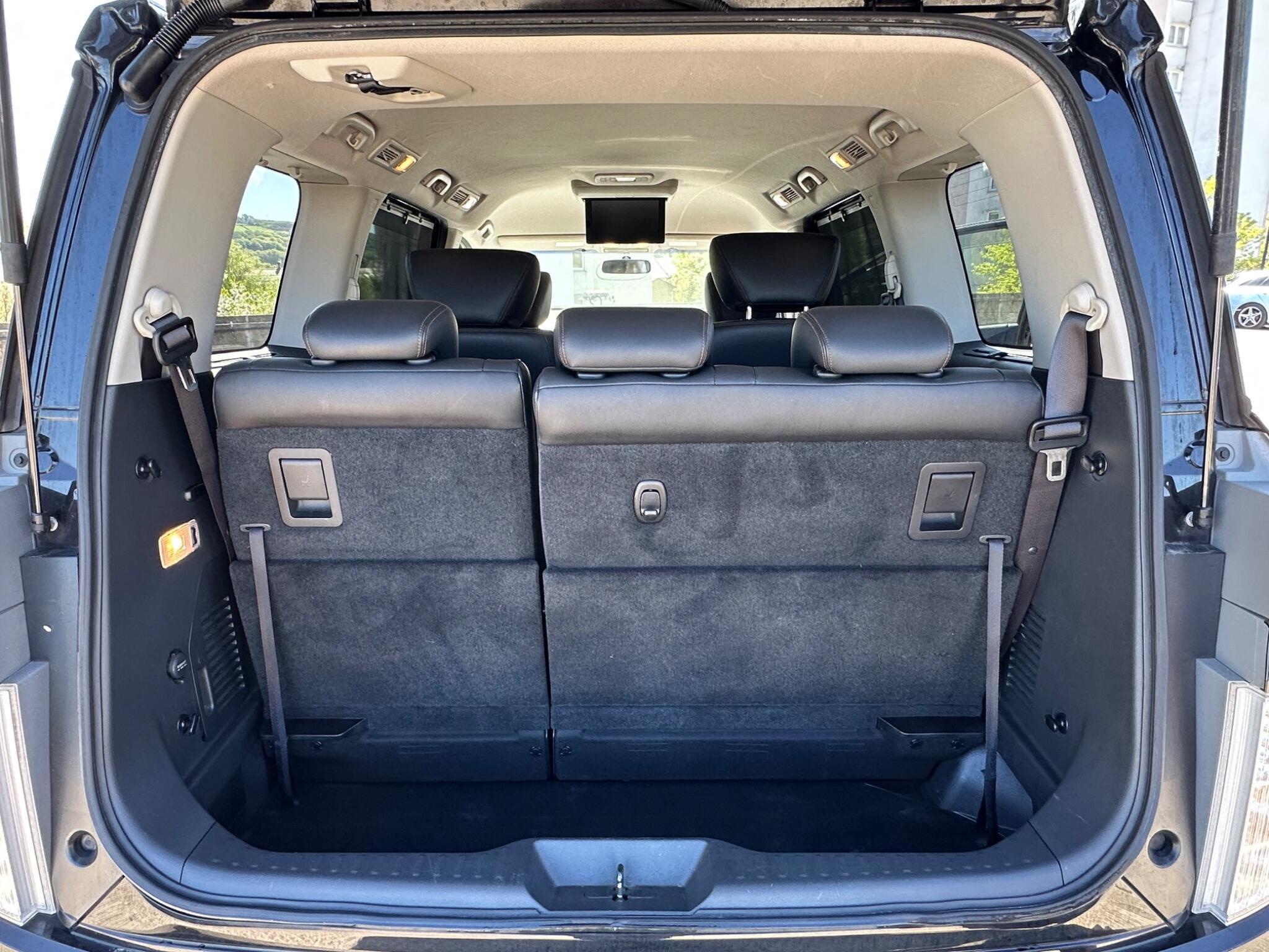 Nissan Elgrand - Image 17