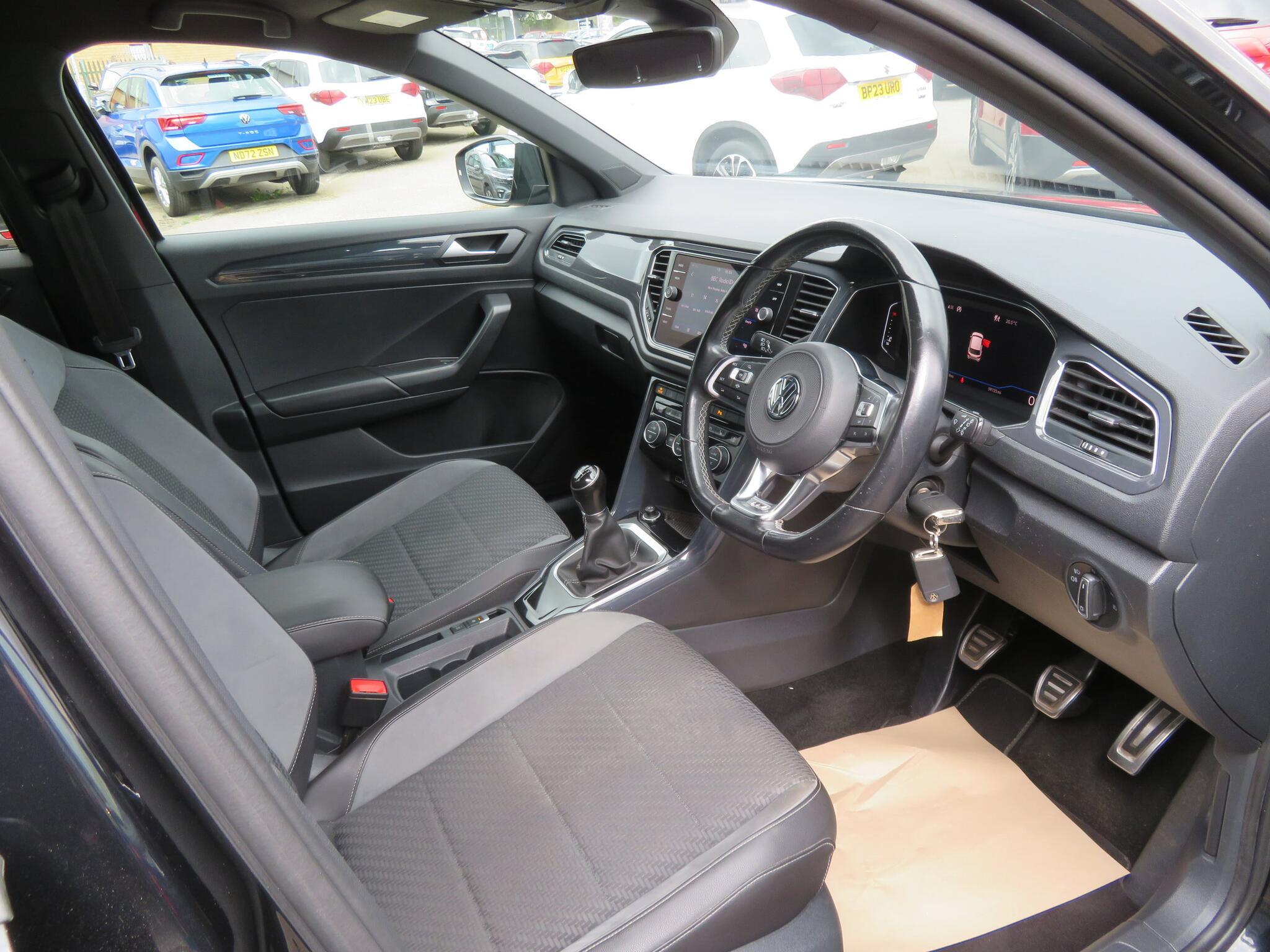 Volkswagen T-Roc - Image 13