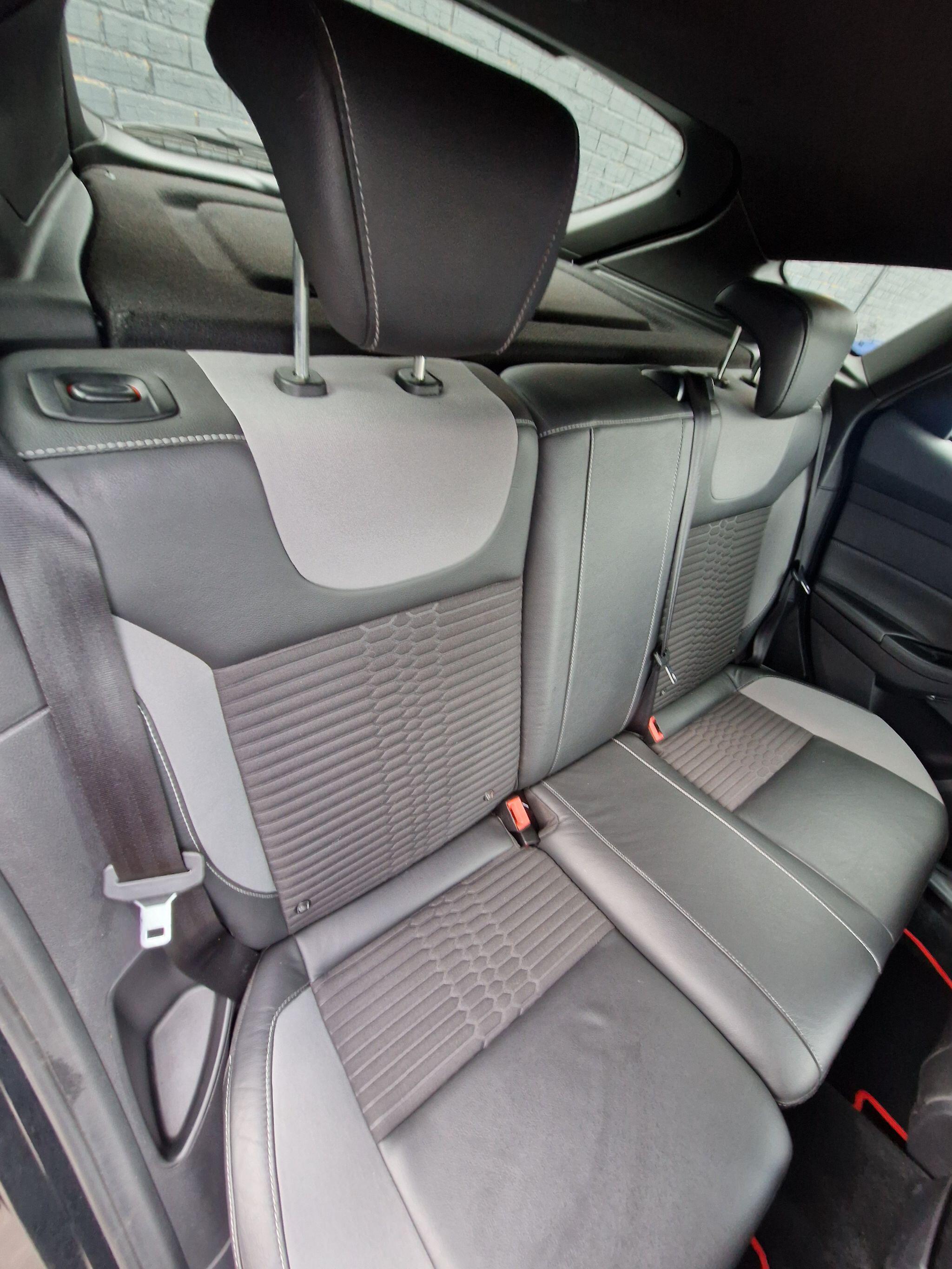 Ford Focus - Image 33