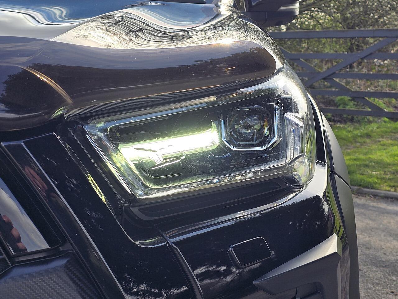 Toyota Hilux - Image 10