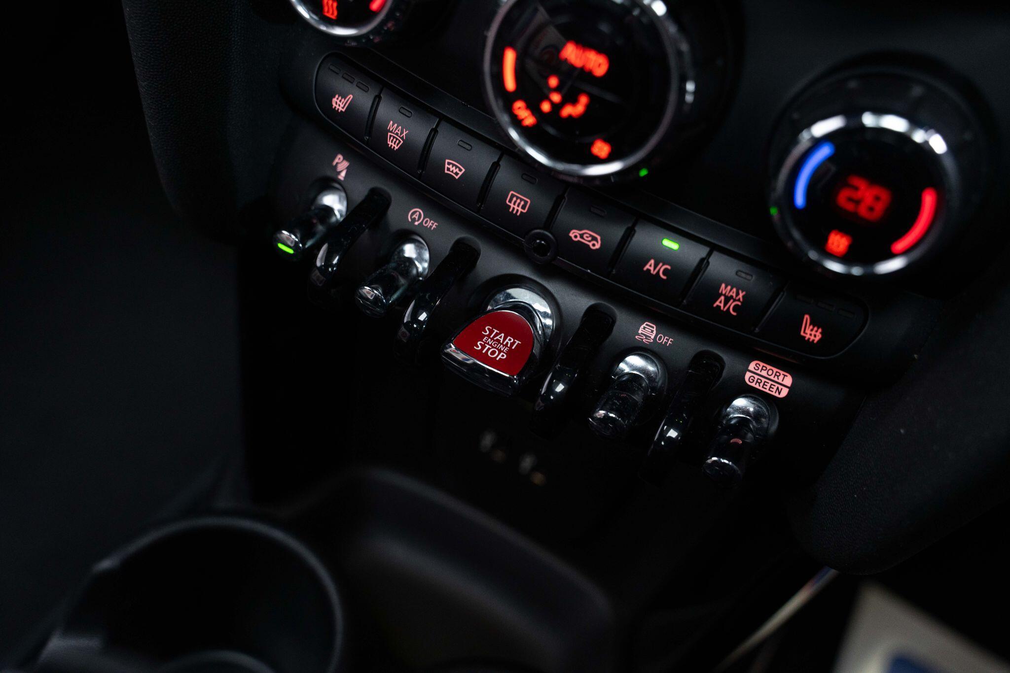 MINI Hatch - Image 23