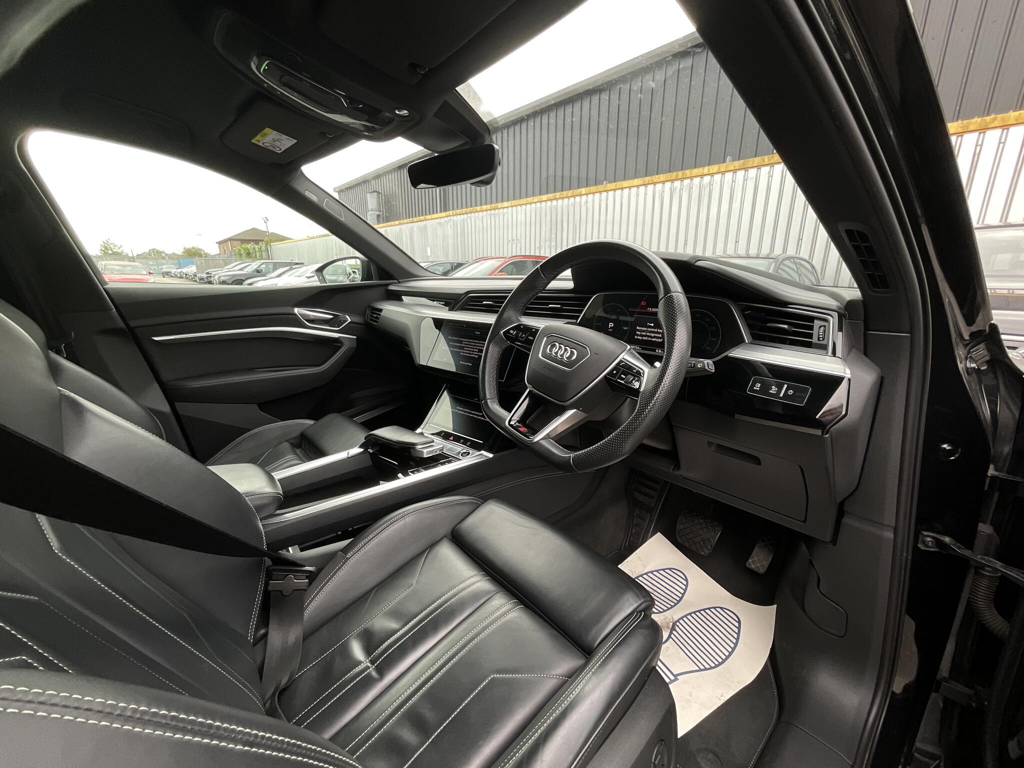 Audi E-Tron - Image 8